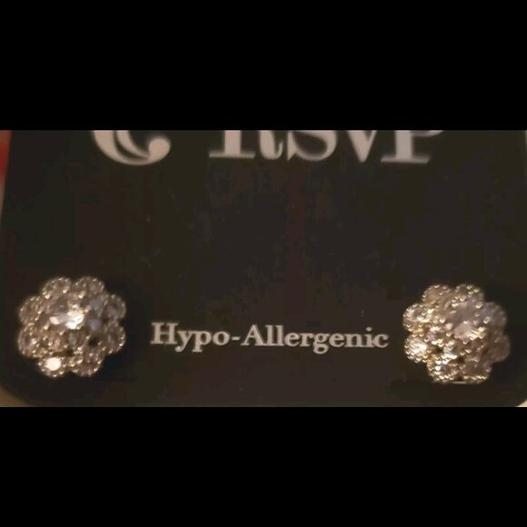 Silvertone Crystal Studs Pierced Earrings Bridal Fashion .3" Round Charming RSVP - Picture 2 of 4